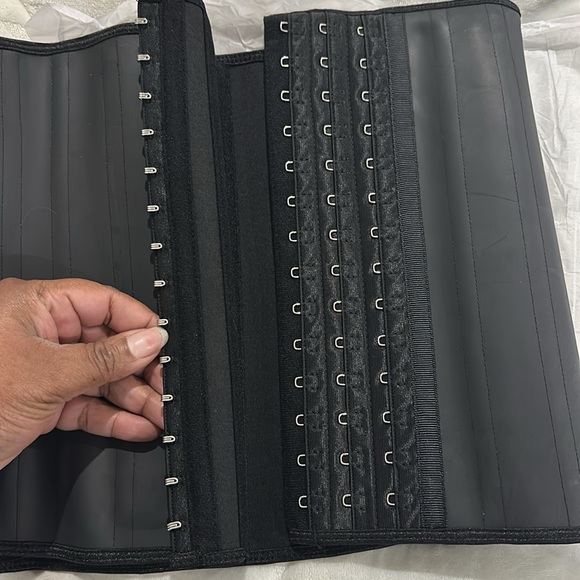 Steel boned latex waist trainer - Picture 3 of 8